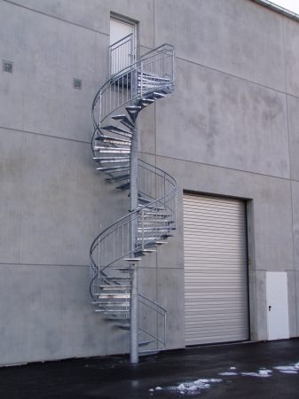 Stahlspindeltreppe verzinkt