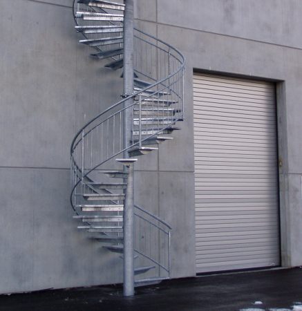 Stahlspindeltreppe verzinkt