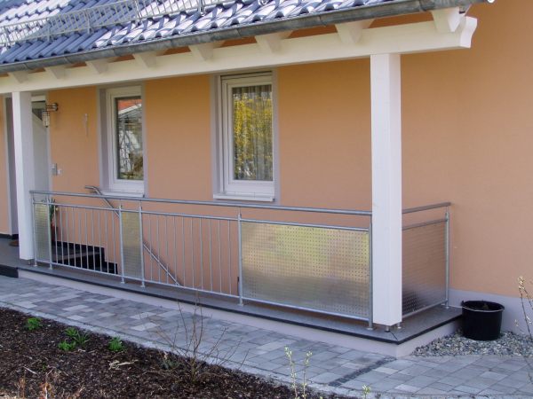 Gel&auml;nder verzinkt mit Edelstahllochblech