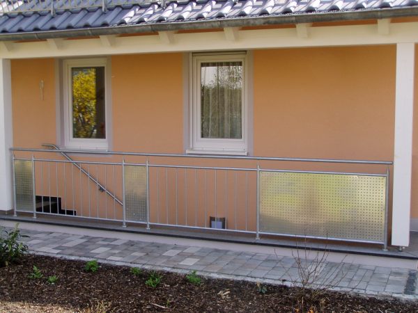 Gel&auml;nder verzinkt mit Edelstahllochblech