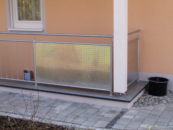 Gel&auml;nder verzinkt mit Edelstahllochblech