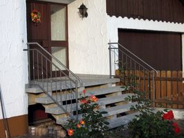 Gel&auml;nder verzinkt und lackiert, Handlauf und Zierteile aus Edelstahl