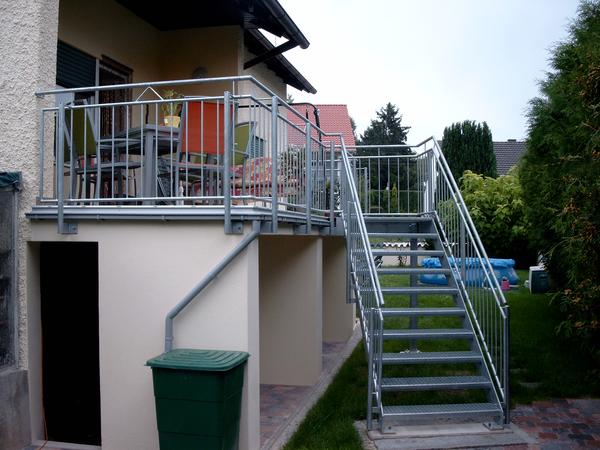 Stahltreppe verzinkt mit Gel&auml;nder
