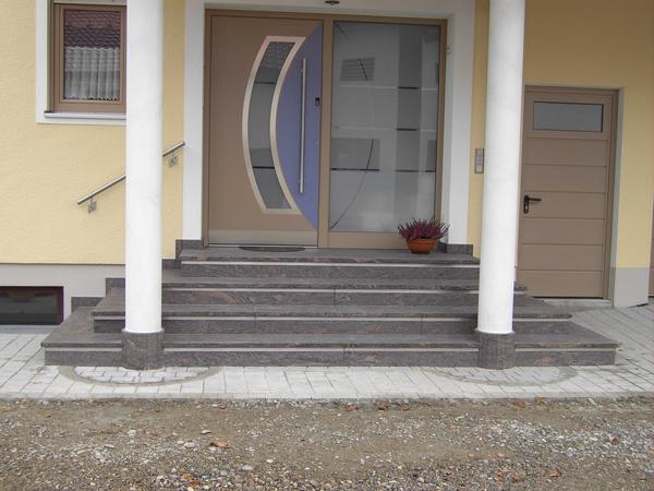 Steinau&szlig;entreppe mit Edelstahleinlagen