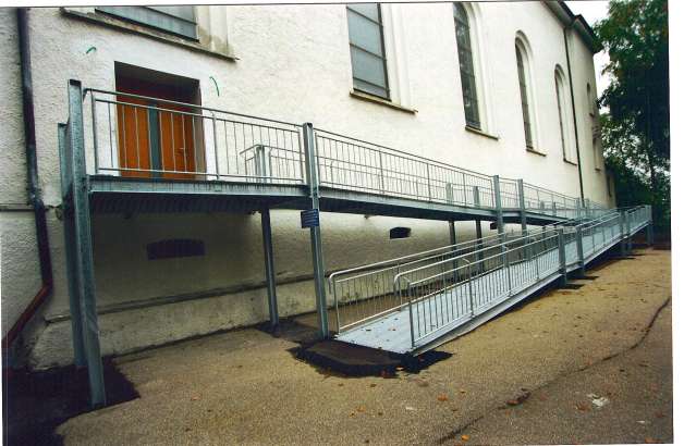 Auffahrtrampe f&uuml;r Behinderte, Stahlkontruktion verzinkt