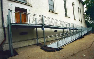 Auffahrtrampe f&uuml;r Behinderte, Stahlkontruktion verzinkt