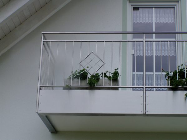 Balkongel&auml;nder aus Edelstahl mit Muster, Blende aus Edelstahlblech