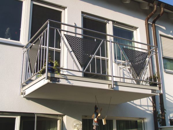 Balkongeländer aus Edelstahl mit Muster