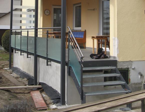 Erweiterung eines vorhandenen Balkones mit Einbindung der Terrasse