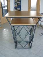 Ausstellungstisch mit Glasseinsatz