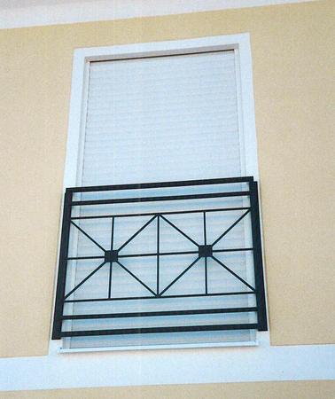 Fenstergitter verzinkt und lackiert