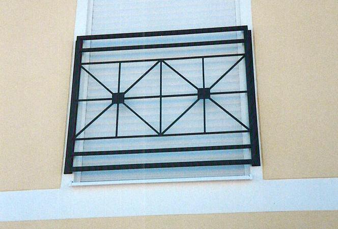 Fenstergitter verzinkt und lackiert