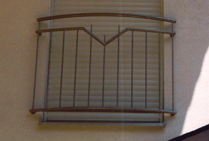  Edelstahl Fenstergitter mit leichtem Bogen