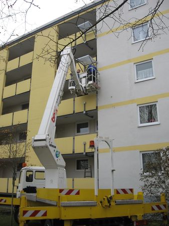 Montage der Feuerschutzleiter mit Balkoneinstieg