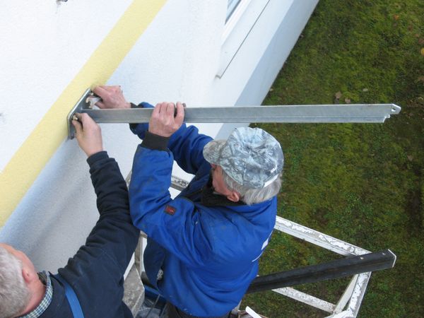Montage der Feuerschutzleiter mit Balkoneinstieg