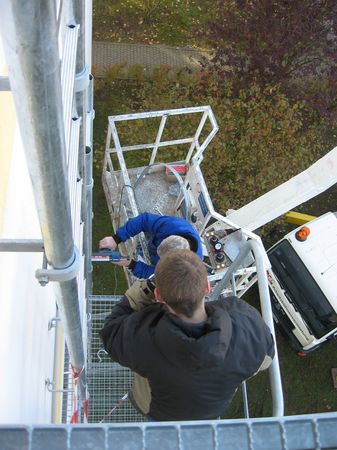 Montage der Feuerschutzleiter mit Balkoneinstieg