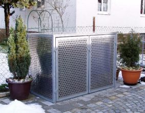 M&uuml;lltonneneinhausung aus verzinktem Rahmen mit Lochblechf&uuml;llung und Abdeckung aus Edelstahl