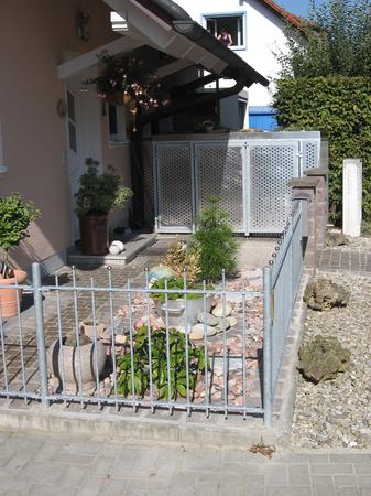 M&uuml;lltonneneinhausung mit Begr&uuml;nung