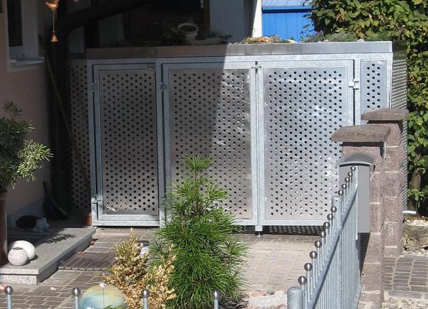 M&uuml;lltonneneinhausung mit Begr&uuml;nung