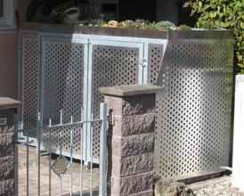 M&uuml;lltonneneinhausung mit Begr&uuml;nung