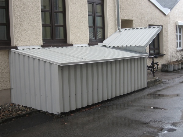 Kellerabgangseinhausung Unterkonstruktion Stahl verzinkt, Eindeckung Trapetzblech