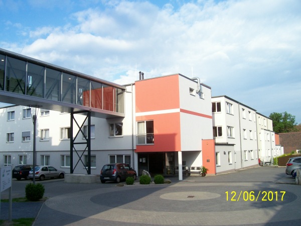 Stahlkonstruktion, &Uuml;bergang zwischen zwei Geb&auml;uden