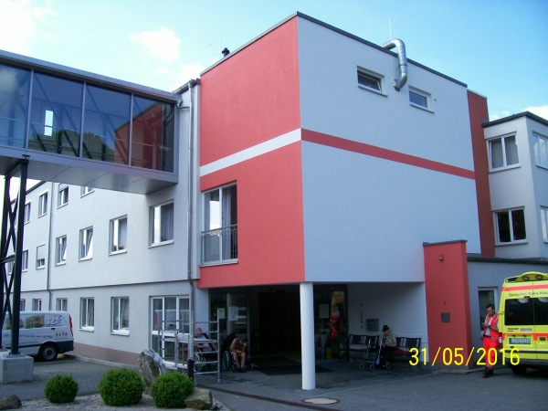 Stahlkonstruktion, &Uuml;bergang zwischen zwei Geb&auml;uden