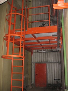 Stahlbühne mit Steigleiter in MVA Offenbach am Main