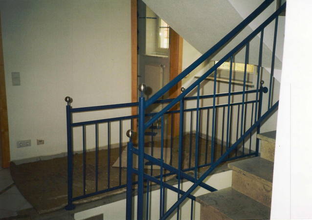 Stahlgel&auml;nder lackiert, mit Edelstahlkugeln