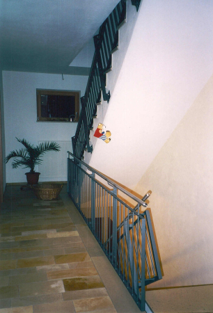 Stahlgel&auml;nder lackiert, mit Edelstahlhandlauf