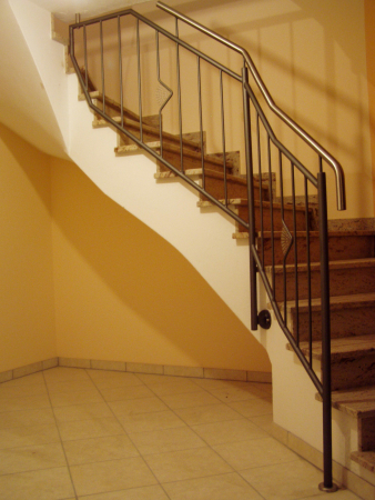 Stahlgel&auml;nder lackiert mit Edelstahlhandlauf, Muster aus Edelstahllochblech