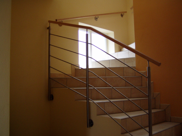 Edelstahlgel&auml;nder mit Holzhandlauf