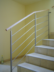 Edelstahlgel&auml;nder mit Holzhandlauf