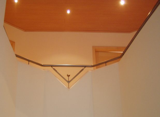 Mauerbr&uuml;stung mit aufgesetztem Edelstahlhandlauf