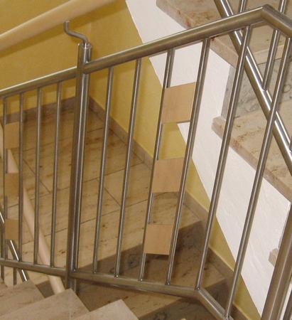 Edelstahlgel&auml;nder mit Holzhandlauf und Holzeinleger in Ahorn