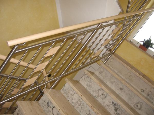 Edelstahlgel&auml;nder mit Holzhandlauf und Holzeinleger in Ahorn
