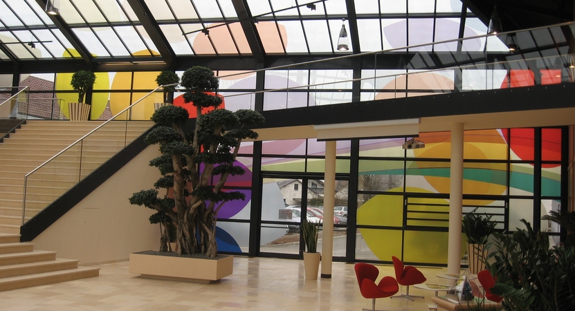 Glasgel&auml;nder mit unterer Einspannung aus Flachstahl, pulverbeschichtet.<br> Glasscheibe VSG TVG 20mm                         Wei&szlig;glas, Handlauf aus Edelstahl geschliffen<br> Korn 240, mit Nutprofil.