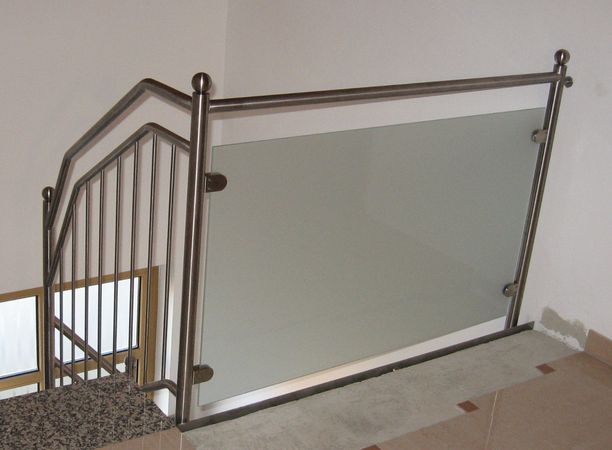 Gel&auml;nder in Edelstahl, Podestblenden in Edelstahl