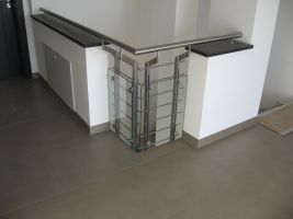 Innengel&auml;nder aus Edelstahl V2A mit vorgesetzten Glasscheiben