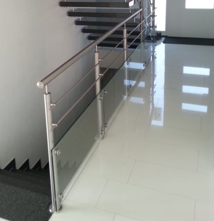 Edelstahlgel&auml;nder mit Glasf&uuml;llung