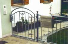 Hoftürl mit Bogen, verzinkt