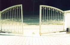 Hoftor verzinkt mit elektrischem Öffner