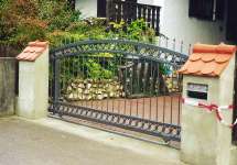 Schiebetor mit Bogen, verzinkt und lackiert