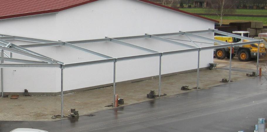 Überdachung Stahl verzinkt und Trapezblecheindeckung,<br> Mittelschiff mit Glaseindeckung
