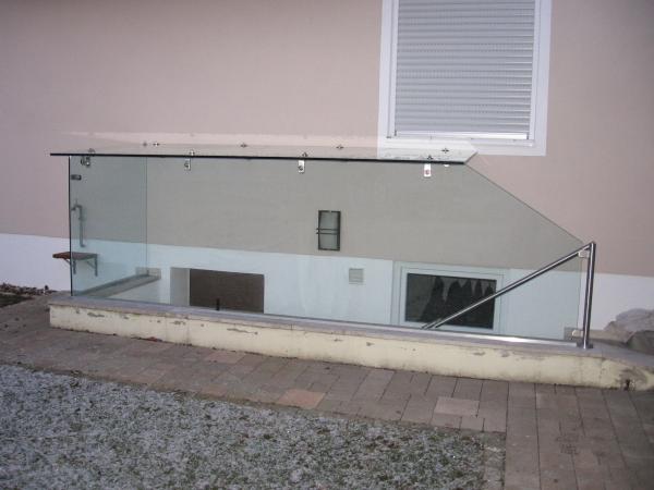 Kellerüberdachung aus Glas