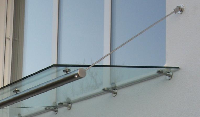 Hauseingangsüberdachung aus Edelstahl mit Klarglaseindeckung VSG TVG 16mm