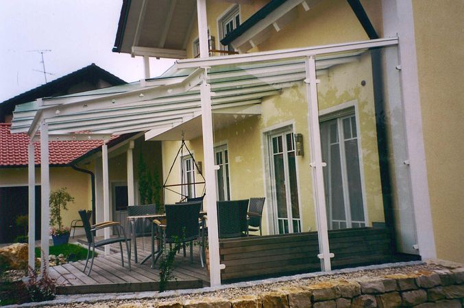 Terassenüberdachung mit Windschutz  verzinkt und lackiert