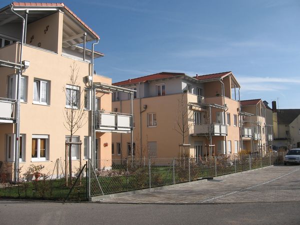 Balkonüberdachung verzinkt, in Glaseindeckung VSG 10 mm                             Klarglas, Balkongeländer teilweise mit Tresaplatte