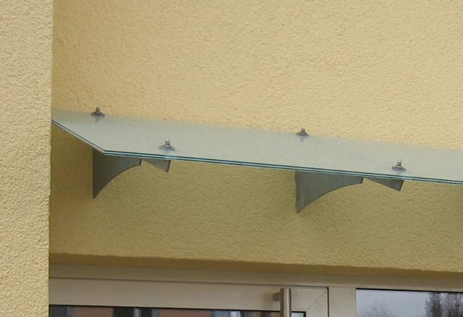 Hauseingansgüberdachung mit Glaseindeckung VSG TVG 10mm mit mattweißer Folie
