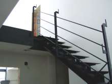 Treppenlauf mit Gel&auml;nder zum OG